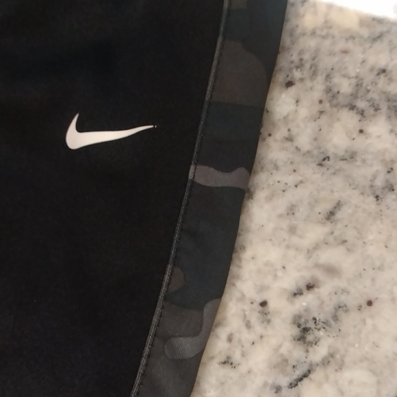 Nike - Picture 3 of 5